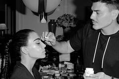 மெட் காலா ஃபேஷன்: கிம் கர்டாஷியனின் அசத்தல் ’ப்ளாக் ப்யூட்டி’ லுக்