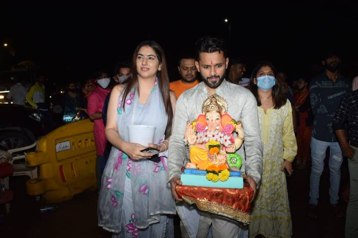 Rahul Vaidya and Disha Parmar, who got married few months back, celebrated their first Ganesh Chaturthi at home as husband and wife this year. [pic credit: Manav Manglani]
