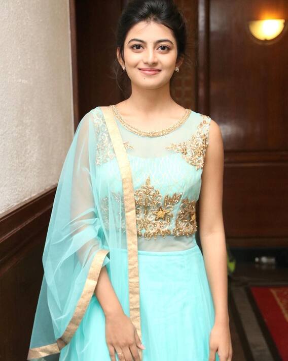 Anandhi Pics: ఆనంది.. నీ అందంతో కుర్రాళ్ల గుండె ఝల్లుమంది..!