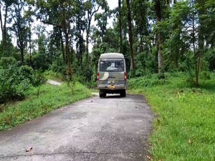 পার্কের ডিরেক্টর বাদল দেবনাথ জানান, ' বুধবার থেকেই খুলে দেওয়া হল সাফারি পার্ক। করোনার সমস্ত নিয়ম মেনেইপার্ক খোলা হয়েছে।''