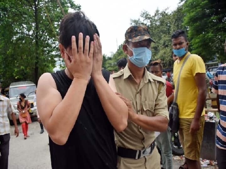 Darjeeling: Two arrested including Chinese national trying to enter Nepal illegally, Aadhar and PAN card found दार्जिलिंग: अवैध तरीके से नेपाल में घुसने की कोशिश कर रहे चीनी नागरिक समेत दो गिरफ्तार, आधार और पैनकार्ड मिले