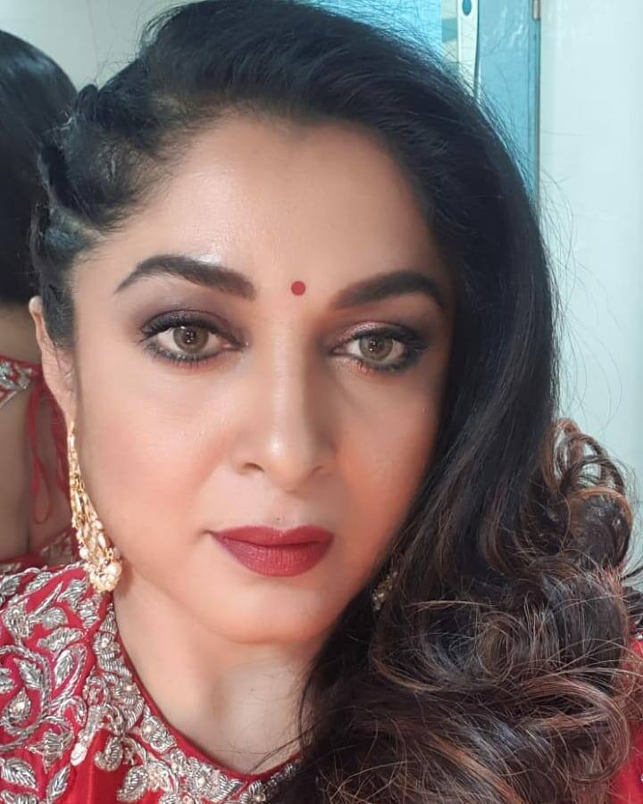 'బాహుబలి'లో 'శివగామి' పాత్రతో మరింత గుర్తింపు సంపాదించుకున్న రమ్యకృష్ణ