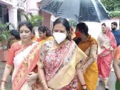 UP Election 2022: गीता शाक्‍या ने गोरखनाथ बाबा का लिया आशीर्वाद, कहा- यूपी में फिर बनेगी पूर्ण बहुमत की सरकार