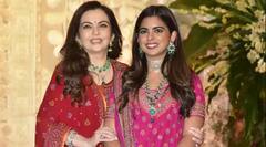 Ambani's: ਕੀਮਤੀ ਹੀਰਿਆਂ ਦੇ ਗਹਿਣਿਆਂ ਨਾਲ ਲੱਦੀ ਨੂੰਹ-ਧੀ ਨਾਲ ਨੀਤਾ ਅੰਬਾਨੀ ਨੇ ਕੀਤੀ ਗਣੇਸ਼ ਪੂਜਾ