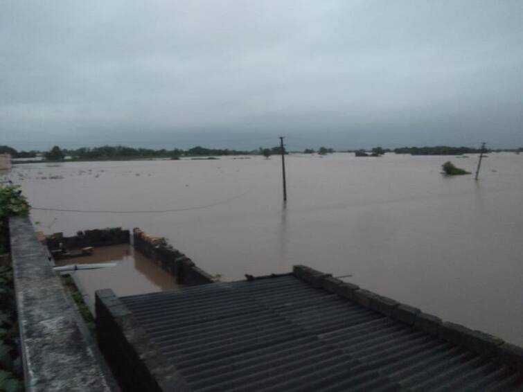 In this village of Saurashtra, 6 inches of rain fell in one hour, creating a waterlogged condition સૌરાષ્ટ્રના આ ગામમાં એક કલાકમાં 6 ઇંચ વરસાદ પડતા જળબંબાકારની સ્થિતિ