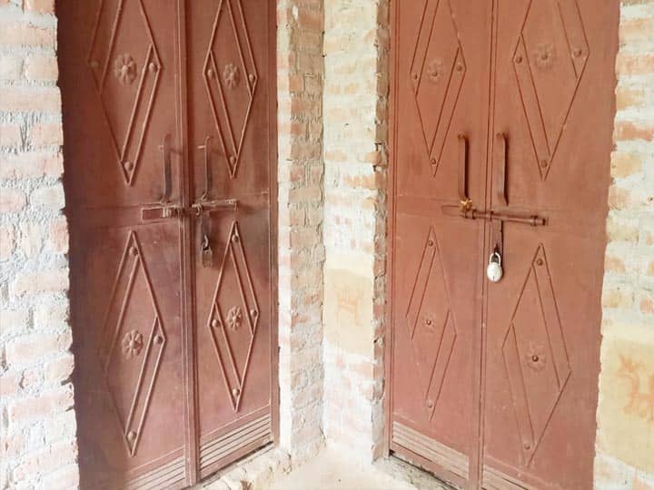 Dengue in Firozabad: फिरोजाबाद में वायरल-डेंगू का खौफ, गांव छोड़ने पर मजबूर हुए लोग, प्रशासन पर लगाया आरोप Villager left the houses in Firozabad after dengue and viral uncontrolled ann Dengue in Firozabad: फिरोजाबाद में वायरल-डेंगू का खौफ, गांव छोड़ने पर मजबूर हुए लोग, प्रशासन पर लगाया आरोप