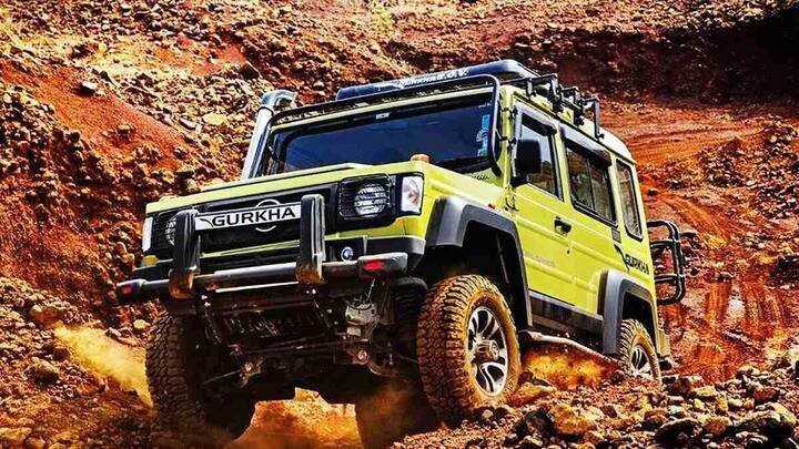 ਇਸ ਤੋਂ ਇਲਾਵਾ 6 ਸਪੀਡ ਆਟੋਮੈਟਿਕ (ਏਟੀ) ਦਾ ਵਿਕਲਪ ਵੀ ਇਸ 'ਚ ਉਪਲੱਬਧ ਹੈ। ਇਸ ਦੇ ਫ਼ਰੰਟ 'ਚ ਡਬਲ wishbone ਦੇ ਨਾਲ ਕੋਇਲ ਓਵਰ ਡੈਂਪਰ ਤੇ ਸਟੈਬਿਲਾਈਜ਼ਰ ਬਾਰ ਸਸਪੈਂਸ਼ਨ ਦਿੱਤਾ ਗਿਆ ਹੈ, ਜਦਕਿ ਇਸ ਦੇ ਫ਼ਰੰਟ 'ਚ ਸੋਲਿਡ ਰਿਅਲ ਐਕਸੈਲ ਸਸਪੈਂਸ਼ਨ ਅਤੇ ਸਟੈਬਿਲਾਈਜ਼ਰ ਬਾਰ ਦਿੱਤੀ ਹੈ, ਜਿਸ ਦੀ ਮਦਦ ਨਾਲ ਥਾਰ ਖਰਾਬ ਰਸਤਿਆਂ ਨੂੰ ਅਸਾਨੀ ਨਾਲ ਪਾਰ ਕਰ ਜਾਂਦੀ ਹੈ। ਮਹਿੰਦਰਾ ਥਾਰ ਦੀ ਐਕਸ-ਸ਼ੋਅਰੂਮ ਕੀਮਤ 12.12 ਲੱਖ ਰੁਪਏ ਤੋਂ 14.17 ਲੱਖ ਰੁਪਏ ਤਕ ਹੈ।