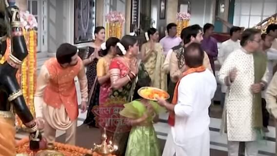Aapki Nazron Ne Samjha: Nandini saves family from 'Nariyal Bomb'