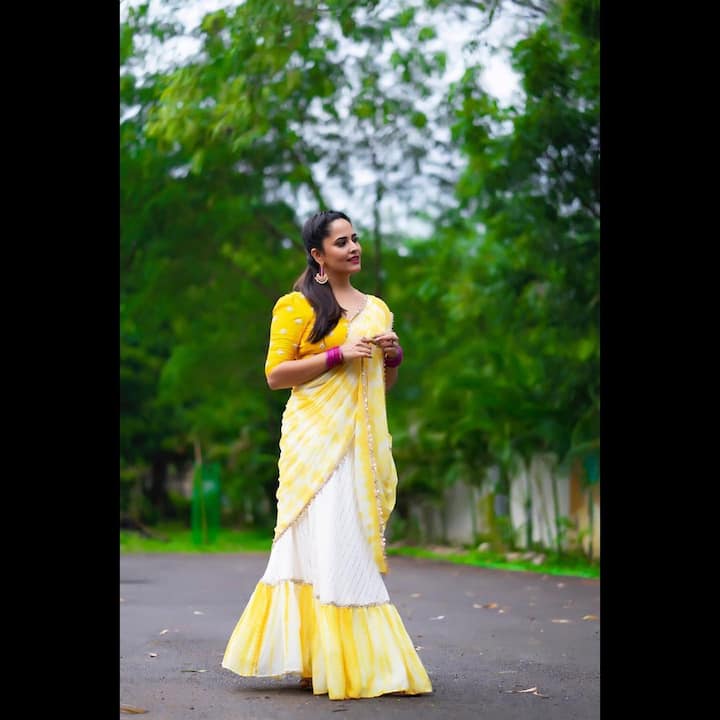 (Courtesy: Instagram) బుల్లితెరపై హాట్ యాంకర్ గా దూసుకుపోతుంది అనసూయ.