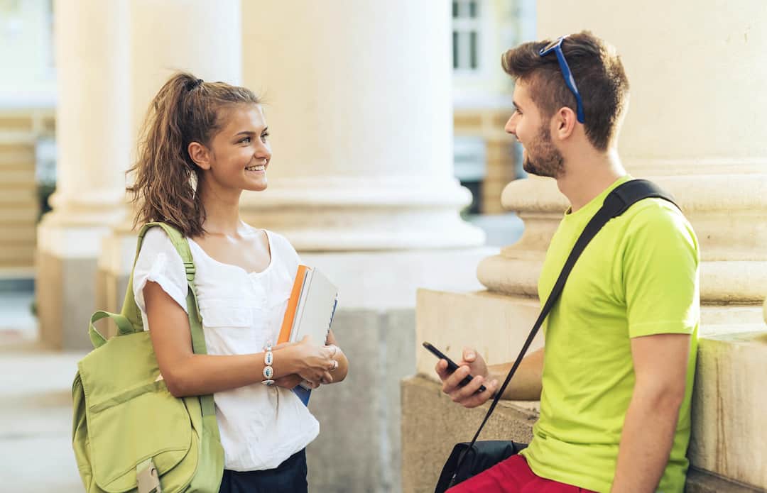 relationship tip signs your crush loves you back आपका क्रश आपसे प्यार करता है या नहीं, इन संकेतों से करें पहचान