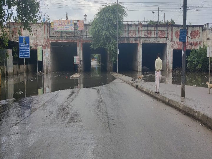 Delhi: आखिर हर बार हल्की बारिश में भी क्यों भर जाता है प्रह्लादपुर अंडरपास में इतना पानी?