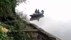 River Erosion: পানিহাটিতে গঙ্গা গ্রাসে বহু বাড়ি, এলাকায় আতঙ্ক | Bangla News