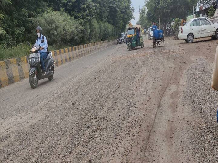 roads in Noida and Ghaziabad are in bad condition uttar pradesh Know in details ann Noida Ghaziabad Roads: नोएडा-गाजियाबाद में सड़कों की हालत खराब, कहीं गड्ढे तो कहीं उखड़ी हुई है सड़क