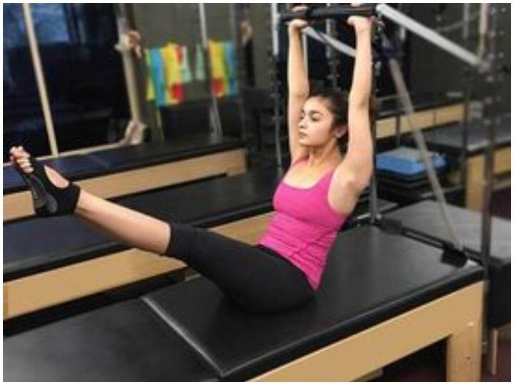 Celebrity Fitness: Alia Bhatt फिट रहने के लिए करती हैं जमकर work-out, कौन सी हैं आलिया की फेवरेट Exercises? जानें