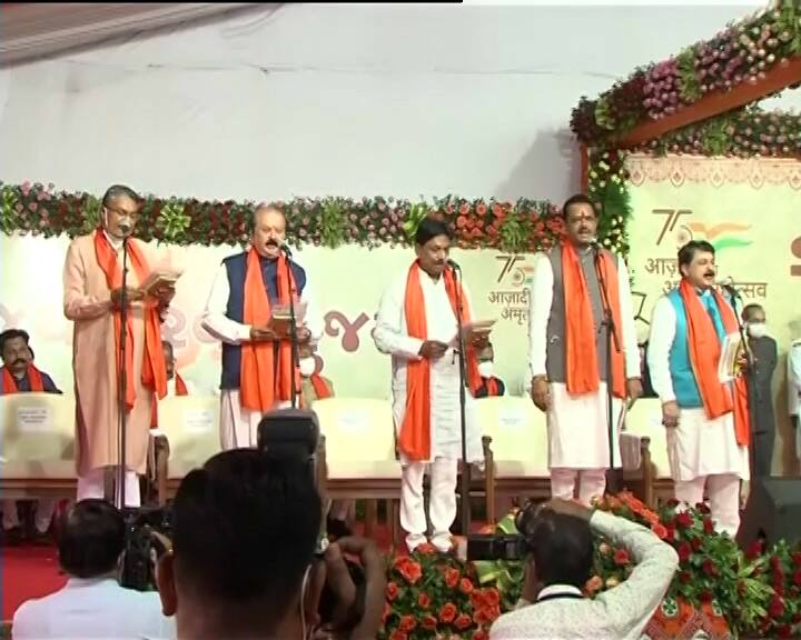 Gujarat New Cabinet: ભૂપેન્દ્ર પટેલની ટીમ તૈયાર, 10 કેબિનેટ મંત્રી અને 14 રાજ્યકક્ષાના મંત્રીએ લીધા શપધ Gujarat New Cabinet live updates: Ministers List Who new state cabinet ministers CM Bhupendra patel Led government Gujarat New Cabinet: ભૂપેન્દ્ર પટેલની ટીમ તૈયાર, 10 કેબિનેટ મંત્રી અને 14 રાજ્યકક્ષાના મંત્રીએ લીધા શપધ