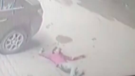 રાજકોટના ખોડિયાર ઇન્ડસ્ટ્રીયલ વિસ્તારમાં યુવક કાર સાથે અથડાતા મોત, સમગ્ર ઘટના સીસીટીવીમાં કેદ