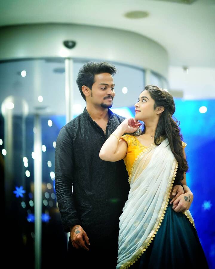(Photo source: Instagram) సోషల్ మీడియాలో షన్నూ-దీపు జంటకు భారీ ఫాలోయింగ్ ఉంది.