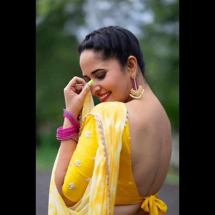 (Courtesy: Instagram) ఎప్పటికప్పుడు హాట్ ఫోటోలను ఇన్స్టాగ్రామ్ లో షేర్ చేస్తూ తన ఫాలోయింగ్ మరింత పెంచుకుంటుంది.