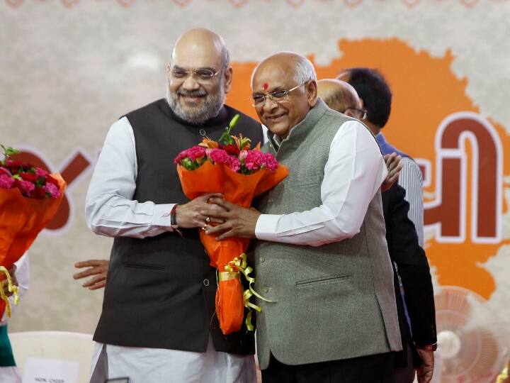 मंत्रियों के शपथ के बाद गृहमंत्री अमित शाह ने ट्वीट कर कहा, ''गुजरात सरकार के मंत्रिमंडल में मंत्रिपद की शपथ लेने वाले सभी लोगों को शुभकामनाएं प्रेषित करता हूं. मुझे विश्वास है कि पीएम मोदी और भूपेंद्र पटेल के नेतृत्व में पूरा मंत्रिमंडल लोक कल्याणकारी योजनाओं को प्रदेश की गरीब जनता तक पहुंचाने हेतु निरंतर सेवाभाव से कार्य करेगा.''