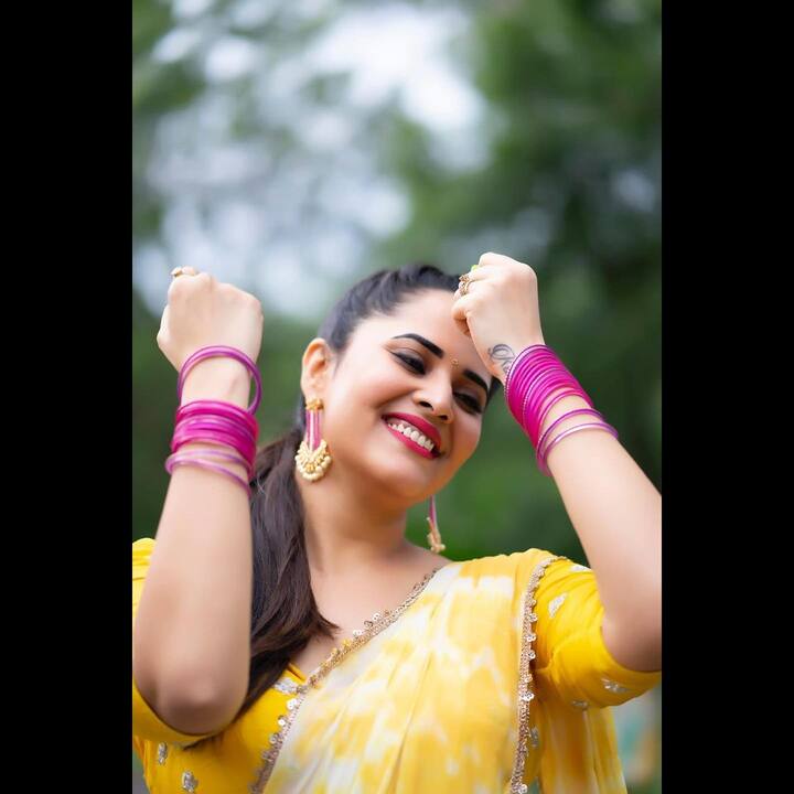 (Courtesy: Instagram) ఎంతమంది పోటీగా ఉన్నప్పటికీ అనసూయకి ఉండే క్రేజే వేరు.