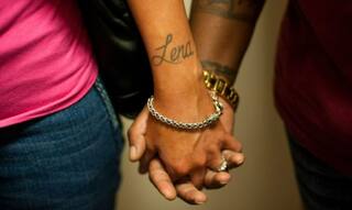 પોલીસ પ્રેમિકા સાથે શરીર સુખ માણવા સવારે ઘરે ગયો, પ્રેમિકા ઘરે નહોતી તો પ્રેમિકાની મમ્મી સાથે માણ્યું શરીર સુખ ને........