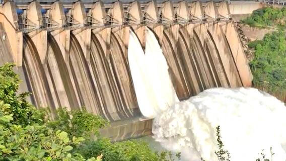 Srisailam Dam: కృష్ణమ్మ ఉరుకులు పరుగులు... శ్రీశైలం డ్యామ్ రెండు గేట్లు ఎత్తివేత