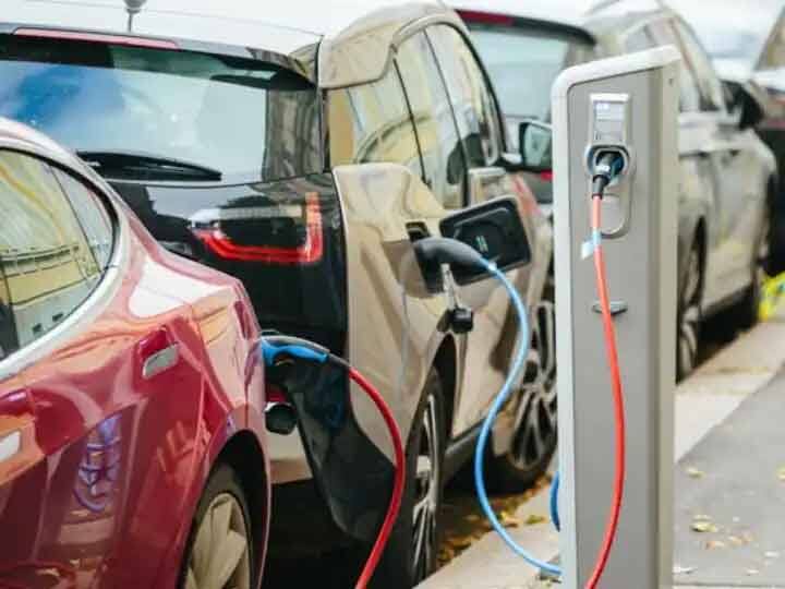 Goa CM launches Electricity Mobility Promotion Policy to promote e vehicle usage E-Vehicle Policy: इस राज्य में ई-वाहनों को बढ़ावा देने के लिए शुरू की खास पॉलिसी, सरकार देगी 3 लाख तक की सब्सिडी