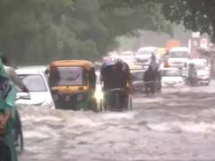 भारी बारिश से लखनऊ का हाल बेहाल, कई इलाकों में भरा पानी, DM ने कहा- बहुत जरूरी न हो तो घर से बाहर न निकलें