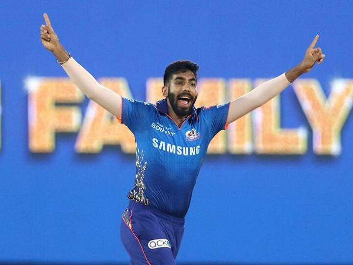 चूंकि आईपीएल 14 का दूसरा हिस्सा यूएई में खेला जा रहा है इसलिए जसप्रीत बुमराह की यॉर्कर के साथ स्विंग गेंदबाजी बेहद खतरनाक हो जाती है. बुमराह ने पिछले साल यूएई में खेले गए आईपीएल में 15 मैचों में सिर्फ 6.73 के इकॉनिमी रेट से 27 विकेट हासिल किए थे. बुमराह को इस साल भी बोल्ट से अच्छा साथ मिलने की उम्मीद है.