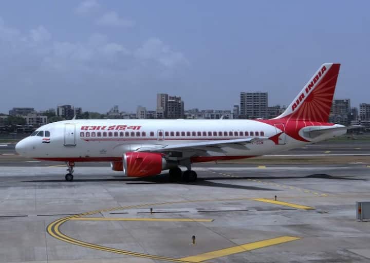 Air India News: Tata group and SpiceJet chief in race as Air India divestment enters the concluding stage Air India News: एअर इंडिया को मिलेगी नई मंजिल, टाटा ग्रुप और स्पाइसजेट ने लगाई आखिरी बोली