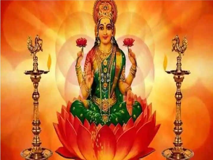 friday laxmi mantra chant these mantra on friday get special benefits Friday Lakshmi Mantra: मां लक्ष्मी को प्रसन्न करने का सरल उपाय, शुक्रवार के दिन करें इन मंत्रों का जाप, होगा विशेष लाभ