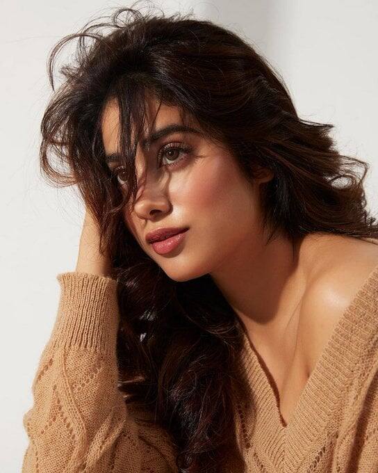 அழகூரில் பூத்தவளே என்னை அடியோடு சாய்த்தவளே?