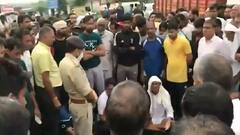 Greater Noida: मॉर्निंग वॉक के लिए निकली छात्रा का दिनदहाड़े अपहरण, स्थानीयों ने रोड किया जाम