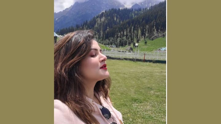 শিশুশিল্পী হিসেবে আত্মপ্রকাশ। পরবর্তীকালে টলিউডের প্রায় সমস্ত নায়কদেরই বিপরীতে অভিনয় করতে দেখা গিয়েছে তাঁকে।