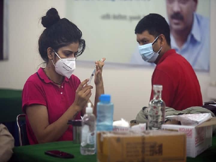 Kolkata Covid Vaccination Free booster dose starts from today in Kolkata Booster Dose: বুস্টার ডোজ দেওয়া শুরু কলকাতায়