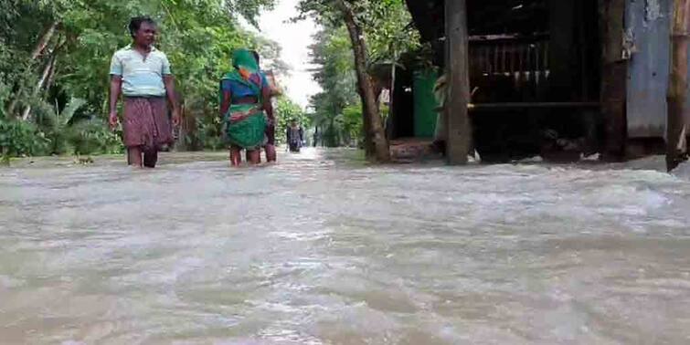 West Midnapore Many villages of Narayangarh reeling under water 2 days continous rainfall West Midnapore: দুদিনের টানা বৃষ্টিতে নারায়ণগড়ের একাধিক গ্রাম জলের তলায়, ক্ষতির আশঙ্কা কৃষকদের