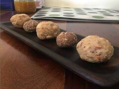 डिलीवरी के बाद मां के लिए बहुत फायदेमंद है गोंद के लड्डू, बच्चे को भी मिलता है यह लाभ