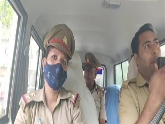 Rain in Kanpur: भारी बारिश से कानपुर में बिगड़े हालात, लाचार प्रशासन ने सुरक्षित जगहों पर जाने की अपील की Rain in Kanpur: भारी बारिश से कानपुर में बिगड़े हालात, लाचार प्रशासन ने सुरक्षित जगहों पर जाने की अपील की
