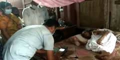 Alipurduar: শুরু পাইলট প্রোজেক্ট, শয্যাশায়ী ৮০ বছরের বৃদ্ধার বাড়িতে রেশন নিয়ে পৌঁছালেন জেলা শাসক