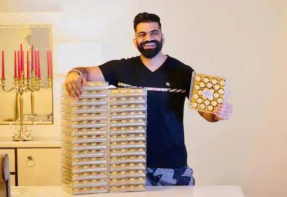 पैसा कमावण्याच्या यादीत गौरव चौधरीचे नाव सर्वात वर घेता येईल. गौरवचे चॅनेल टेक्निकल गुरुजीच्या नावाने आहे आणि त्यांची निव्वळ संपत्ती सुमारे 326 कोटी आहे. तो यूएईमध्ये राहतो आणि त्याचे सुमारे 5 लाख सब्सक्रायबर्स आहेत. यूट्यूब व्यतिरिक्त, गौरव दुबईमध्येही आपले कामही करतो.