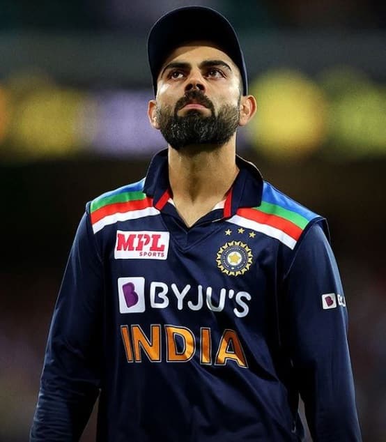 বৃহস্পতিবার সকলকে হতবাক করে দিয়ে ভারতীয় টি-টোয়েন্টি দলের নেতৃত্ব ছাড়ার কথা ঘোষণা করলেন বিরাট কোহলি।