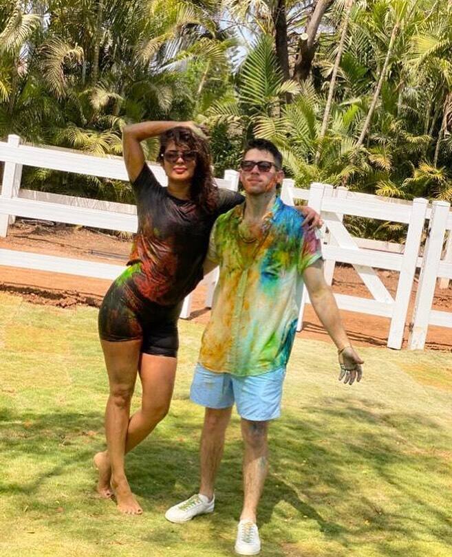 హోలీ సందర్భంగా షేర్ చేసిన ఫొటో. Photo Credit/ priyankachopra Instagram