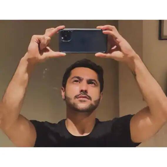 नवी दिल्लीचे हर्ष बेनीवाल यांचे सुमारे 14 लाख सब्सक्रायबर्स आहेत आणि त्यांची निव्वळ संपत्ती सुमारे 16 कोटी आहे.