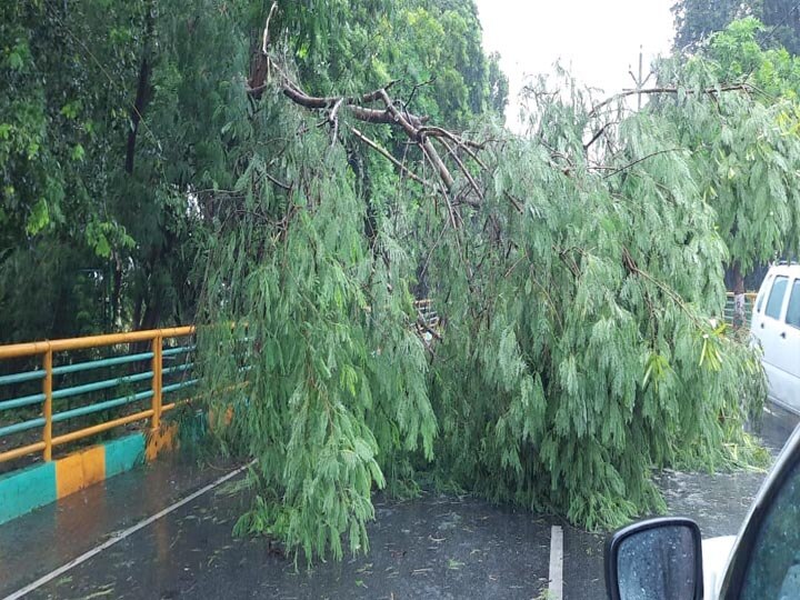 Rain in Uttar Pradesh: राजधानी लखनऊ और आसपास के जिलों में मूसलाधार बारिश, कई इलाके जलमग्न