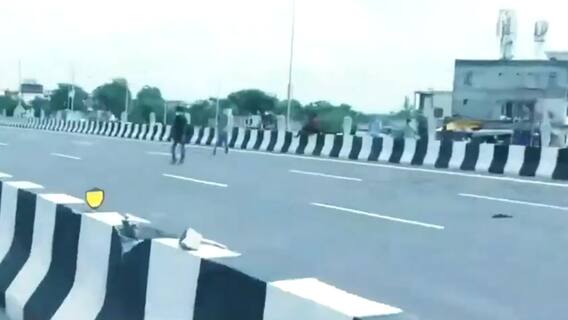 Delhi-Meerut Expressway पर लापरवाही की वजह से इस साल जा चुकी है 21 लोगों की जान | घंटी बजाओ