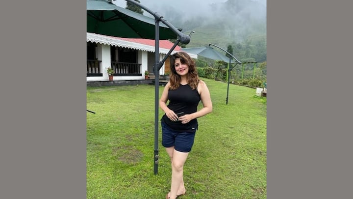এরপরই পরিচালক রাজীব বিশ্বাসের সঙ্গে বিবাহবন্ধনে আবদ্ধ হন অভিনেত্রী।