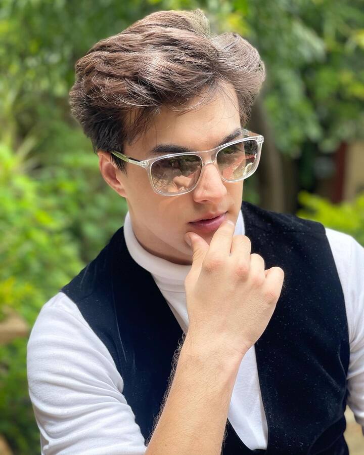 टीवी सीरियल 'ये रिश्ता क्या कहलाता हैं' से घऱ-घर में पहचान बना चुके अभिनेता मोहसिन खान की तगड़ी फैन फॉलोविंग हैं. मोहसिन को भी शो में शामिल होने के लिए अप्रोच किया गया है.