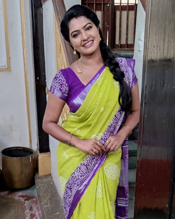 அதே போல சர்க்கரையை எல்லாம் எட்டிக்கூட பார்க்க மாட்டாராம். மேலும் ரவை, மைதா போன்ற பொருட்களையும் தவிர்த்து விடுவாராம். வெள்ளை சாதத்தையும் டயட் காரணமாக தவிர்த்து விட்டாராம்.