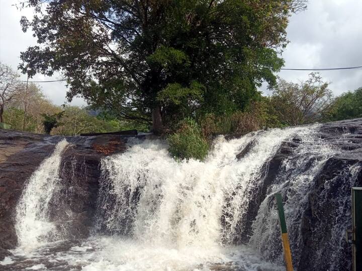 Kumbakkarai Falls is a tourist attraction in Theni சுற்றுலா பயணிகளின் வருகைக்காக காத்திருக்கும் தேனி கும்பக்கரை அருவி...!