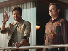 Shahrukh Khan OTT Debut: Ajay Devgn, Saif Ali Khan के चलते Shahrukh Khan के प्लान में आई खलल, देखें मजेदार वीडियो